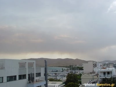 Μέχρι την Κάρυστο έφτασαν οι καπνοί από τις φωτιές στην Αττική